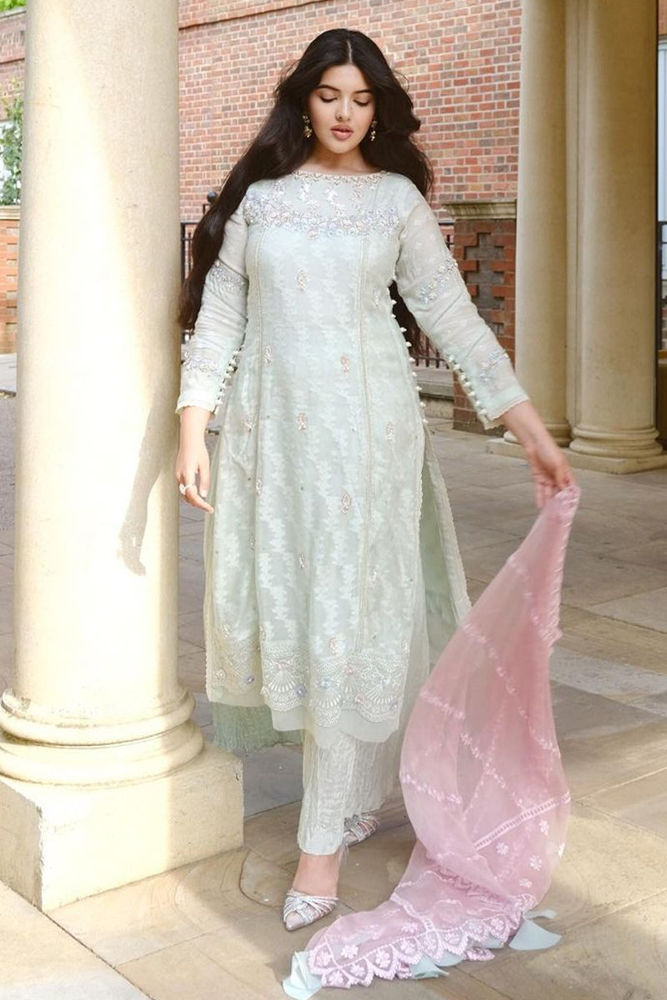 Picture of Aisha Shaban in Alizeh