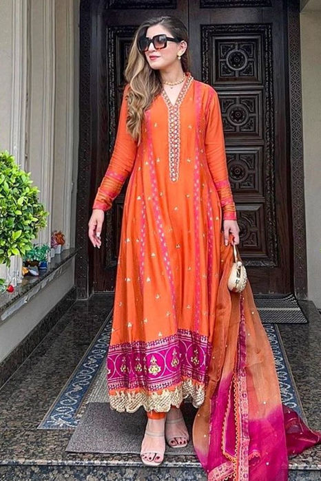 Picture of Momina Abbasi in Gold Tangerine