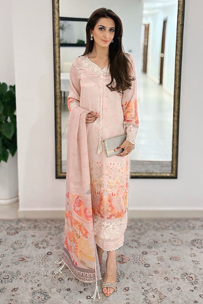 Picture of Sehar Chugtai in Oriental peach