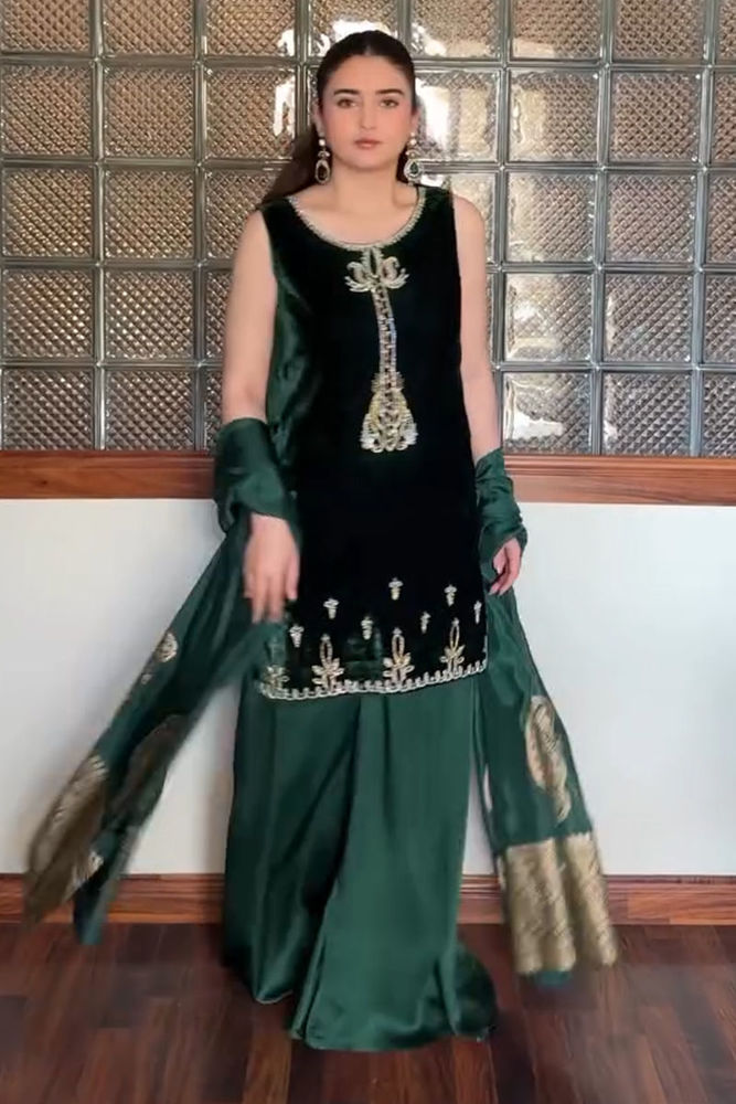 Picture of Ayesha Hayat In Emerald Dusk