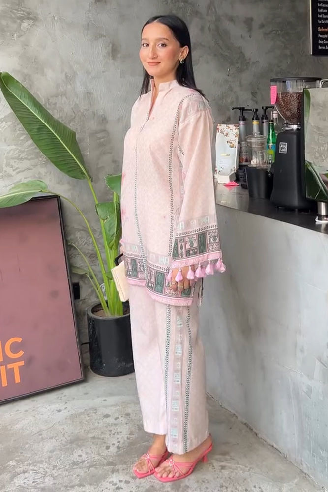 Picture of Ayesha Yousaf In Sol Set